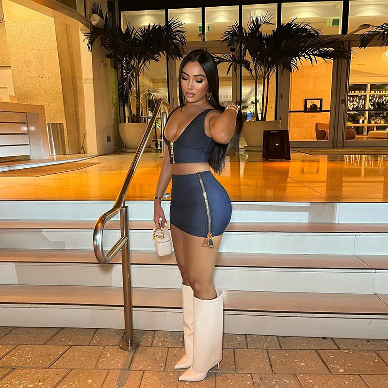 Sheath Zipper Skirt Outfit - Image 4